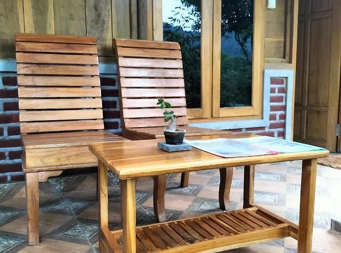 Friendly Lemukih Проживание в семье Сингараджа